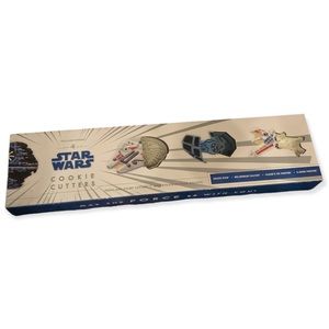 *Williams Sonoma Set of 4 Star Wars Limited Edition Cookie Cutters